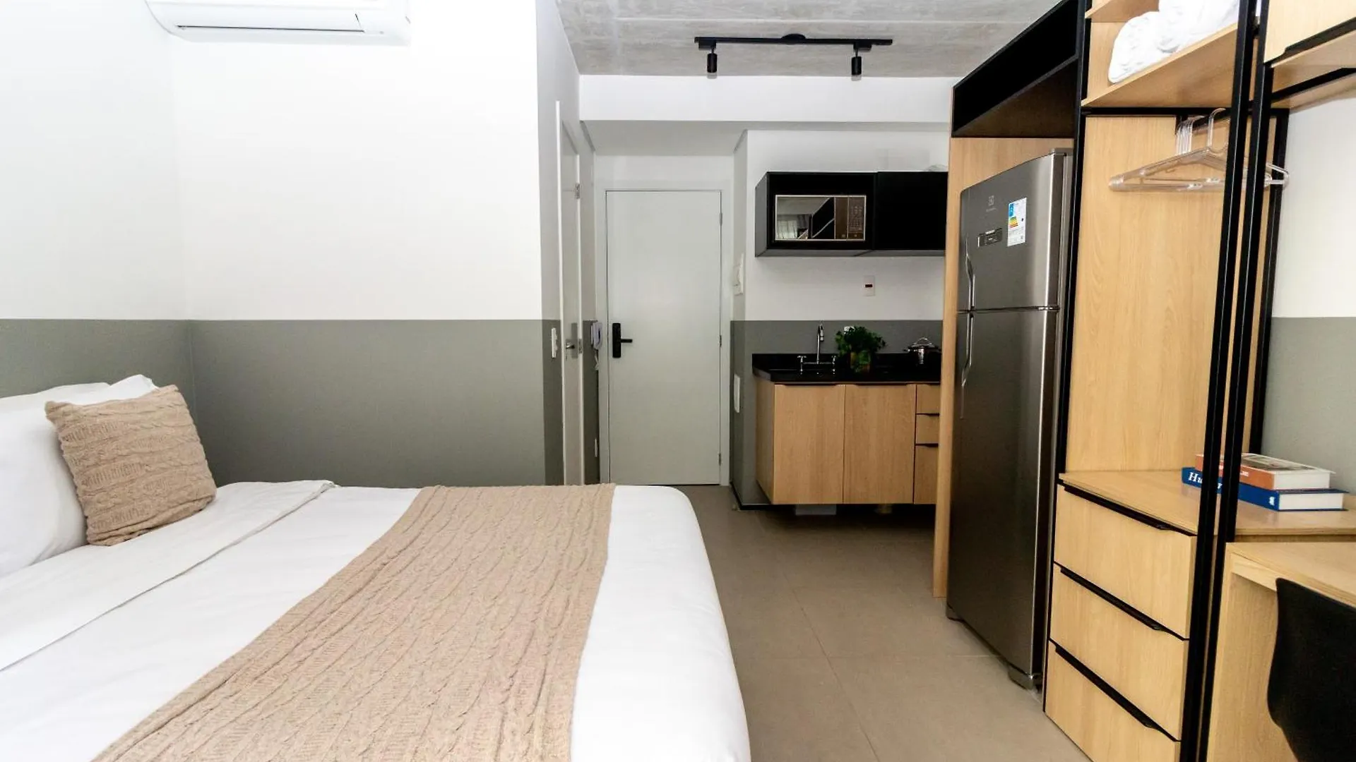 360 Vn Frei Caneca By Housi - Apartamentos Mobiliados サンパウロ